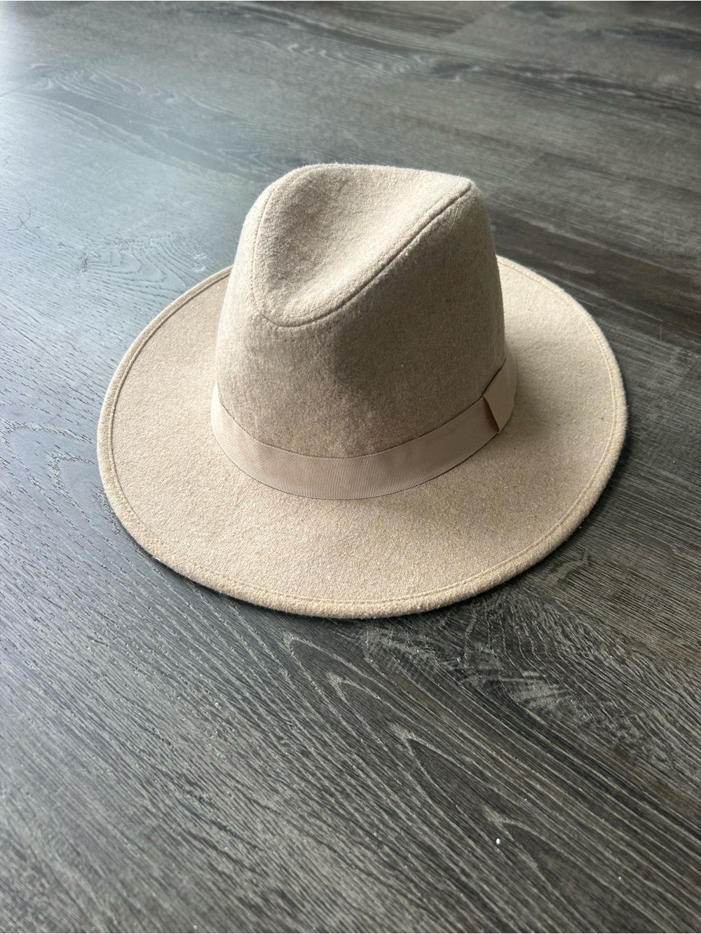 Women’s Wide-Brim Hat in Beige
